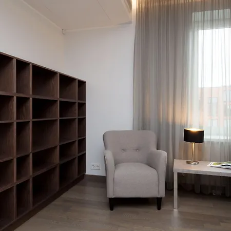 8era Business Executive Rotermanni