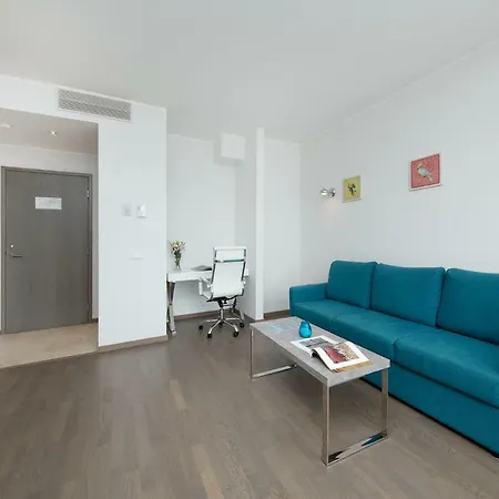 8era Business Executive Rotermanni *