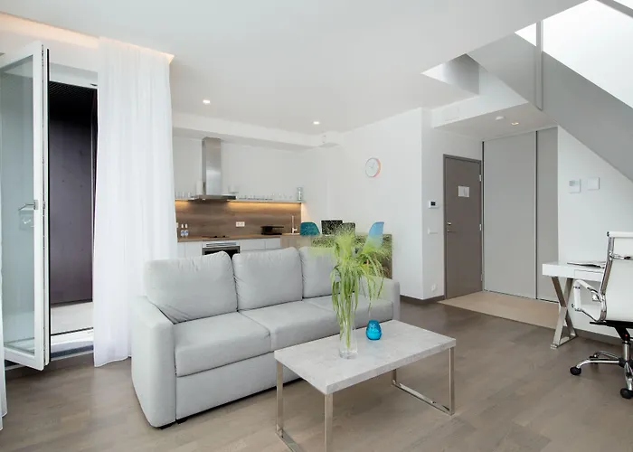 8era 비즈니스 이그제큐티브 로테르마니 아파트먼트 *