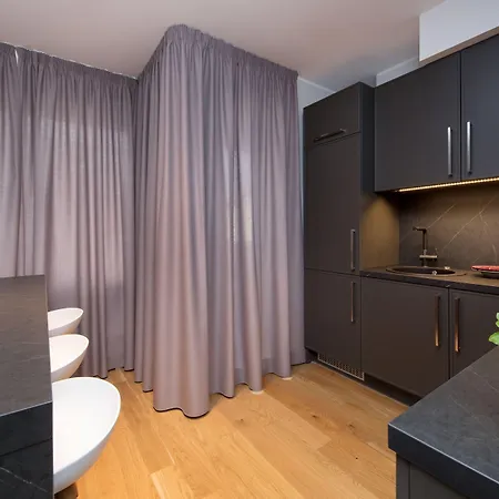 8era 비즈니스 이그제큐티브 로테르마니 아파트먼트 *